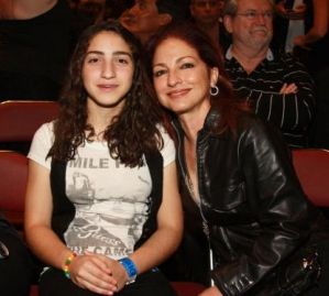 images_SECCIONES_PAGINA_WEB_TN8_MUSICAL_2014_ENERO_DEL_13_AL_19_Gloria_Estefan_y_Emily-14012014