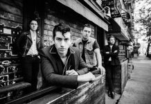 Arctic Monkeys en acústico con «Do I Wanna Know?»