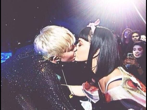 images_SECCIONES_PAGINA_WEB_TN8_MUSICAL_2014_FEBRERO_DEL_24_AL_28_mileyBESOCHICA24