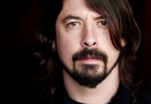 Dave Grohl participa en el debut de The Birds of Satan