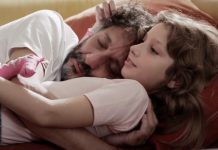 Fito Páez muestra su lado paternal en nuevo video