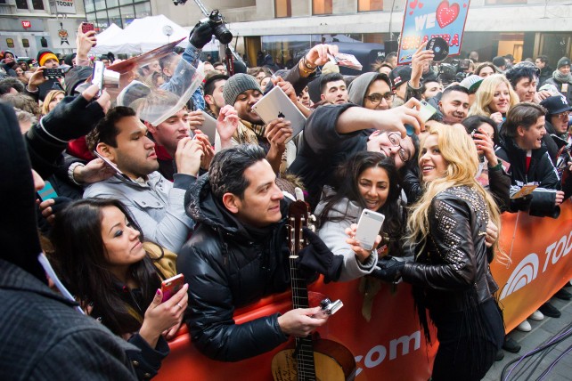 images_SECCIONES_PAGINA_WEB_TN8_MUSICAL_2014_MARZO_DEL24_AL_30_SHAKIRA_BRILLANDO26