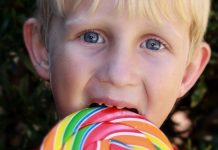 Crean dulces que combaten las caries