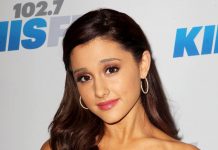 El pelo de Ariana Grande es falso, ella es calva