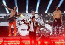 Bruno Mars y Red Hot Chili Peppers en el Halftime Show del Super Bowl