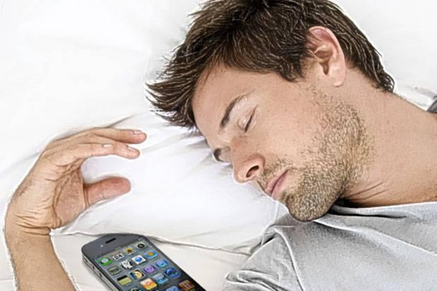 images_SECCIONES_PAGINA_WEB_Tendencias_2014_ENERO_DEL_27_AL_2_dormir_con_cell_bajo_la_almohada