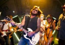 El padre de Miley Cyrus también se anima a un video hot