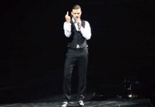 Justin Timberlake saca el dedo en pleno concierto