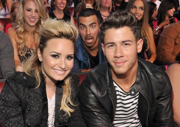images_SECCIONES_PAGINA_WEB_Tendencias_2014_FEBRERO_DEL_3_AL_9_Demi_Lovato_contrata_a_Nick_Jonas-05022014