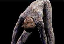 La mujer «serpiente» sorprende por su flexibilidad