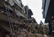 Edificio se derrumba en India; hay siete muertos