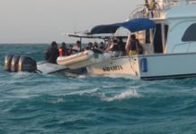 Rescatan a 20 turistas tras choque de embarcaciones en el Pacífico