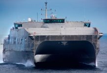 EE.UU. bota un nuevo catamarán militar capaz de transportar a un batallón