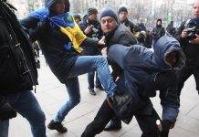 El presidente de la Comisión Europea advierte a Ucrania de «posibles acciones» por la violencia