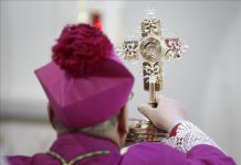Policía italiana recupera tela con sangre de Juan Pablo II tras robo de relicario