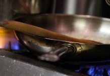Cerraron restaurante en Nigeria por ofrecer cabezas humanas asadas