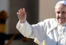 ‘Internet ama a Francisco’: El papa es tres veces más popular que Obama en Tweeter