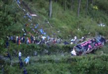 Autobús se desbarranca en Filipinas: 13 muertos