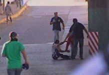 Arrojan a un hombre desde un puente en protesta sindical en Argentina