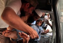 Atentado suicida contra vehículo policial deja siete muertos y 25 heridos en noroeste de Pakistán