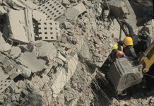 Mueren 6 personas por colapso de edificio en Mumbai
