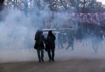 Policía turca lanza gases lacrimógenos contra manifestantes en Estambul