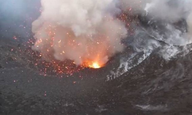 images_SECCIONES_PAGINA_WEB_ULTIMA_HORA_2014_MARZO_10_AL_16_VOLCAN_YASUR13