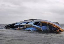 Al menos 13 muertos al volcarse barco en Lagos, Nigeria