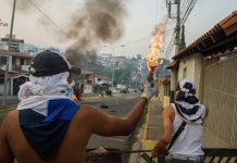 Violencia de la derecha en Venezuela frena distribución de alimentos