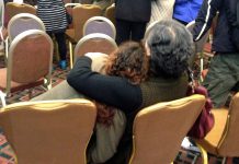 Familias de pasajeros de avión culpan a gobierno y Ejército