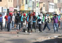 Policía dispersa con gases lacrimógenos marcha de mineros informales en Lima