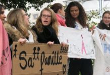 Estudiantes franceses apoyan a brasileña que quieren expulsar del país