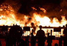 Más de 100 muertos por fuerte incendio en un templo en la India