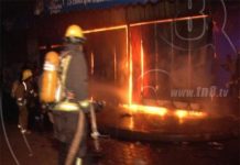 Más de seis tiendas fueron consumidas por el fuego en el Oriental