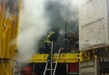 Incendio arrasa con contenedores en sector de Nejapa