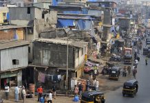 Mueren 5 personas tras el derrumbe de un edificio en India
