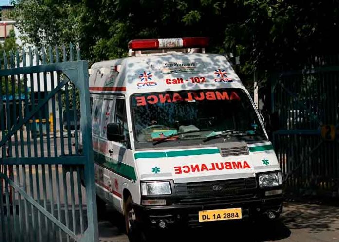 India, colisión entre bus y camión, personas heridas, 4 muertos,