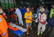 Indonesia, 6 muertos, naufragio, transbordador
