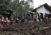 Inundaciones en Indonesia dejan al menos 35 muertos