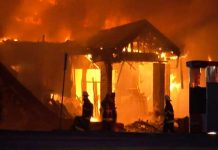 Pavoroso incendio en parada de camiones en Indiana