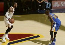 Warriors y Cavaliers con el título en la línea