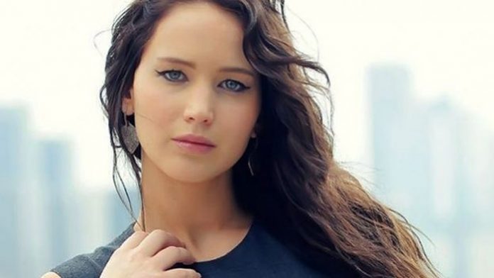 jennifer-lawrence-fumo-mari