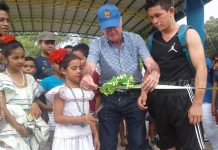 Inauguran cancha multiuso y parque de recreación infantil en León