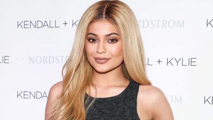 kylie-canto-con-gwen