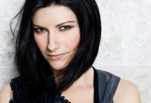 Laura Pausini casa a pareja gay durante su concierto