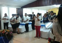 Forman a docentes con el lenguaje de señas