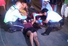Motociclista resulta lesionado al estrellarse contra taxista