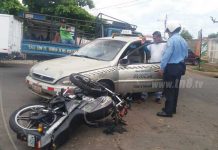 Managua: Taxista levanta a motorizado en Las Mercedes