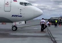 Un ruso arrastra un avión de 40 toneladas y bate el récord del país (VIDEO) rusia, avion, peso, levantador de peso,