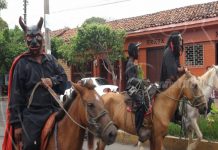 Celebran carnaval de mitos y leyendas en León